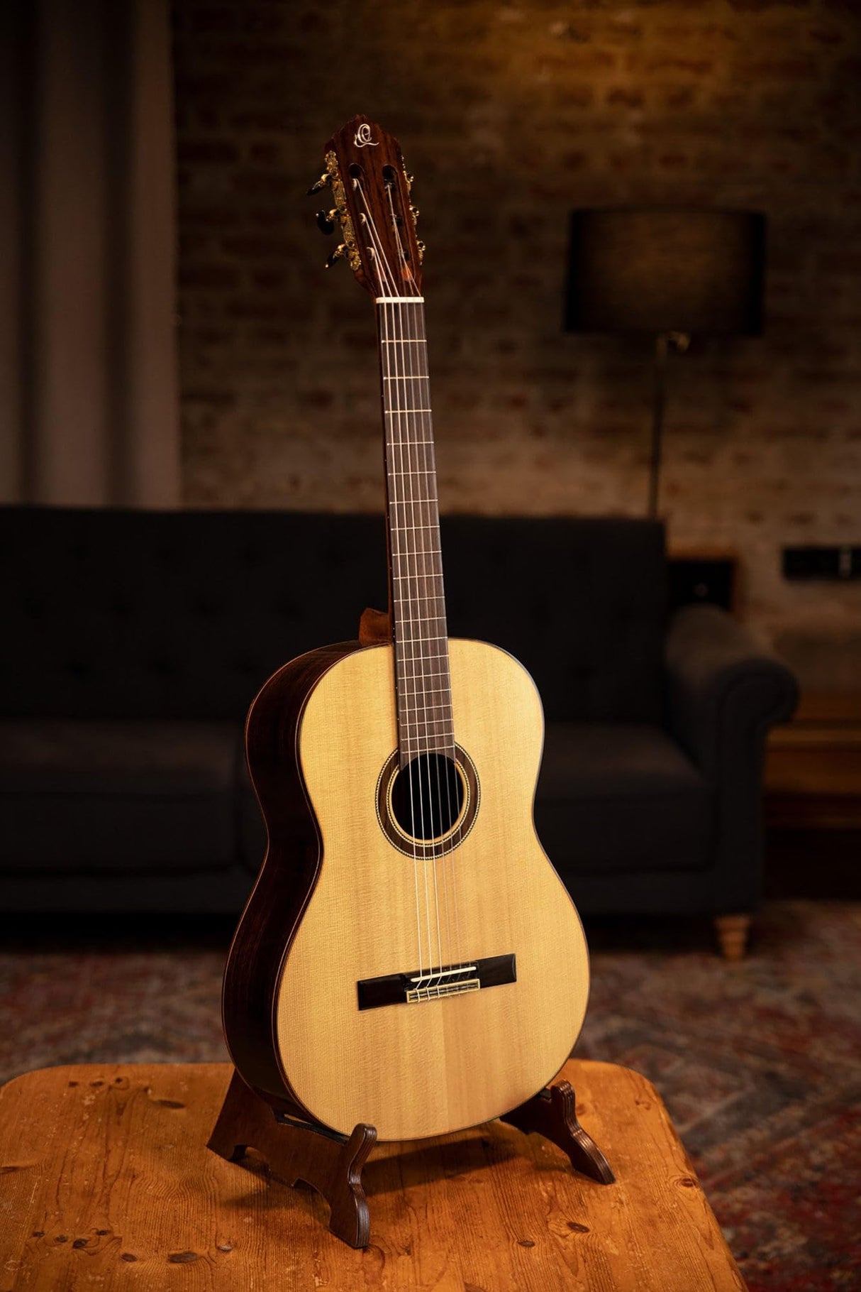 Ortega Guitars Guitarra de concierto de tamaño completo – Performer Series – Guitarra acústica 4/4 natural – Incluye funda R158