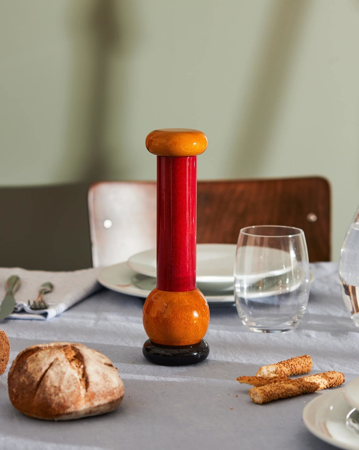 Alessi MP0210 - Molinillo de Sal, Pimienta et Especias de Design, en Madera de Haya, Negro, Amarillo y Rojo