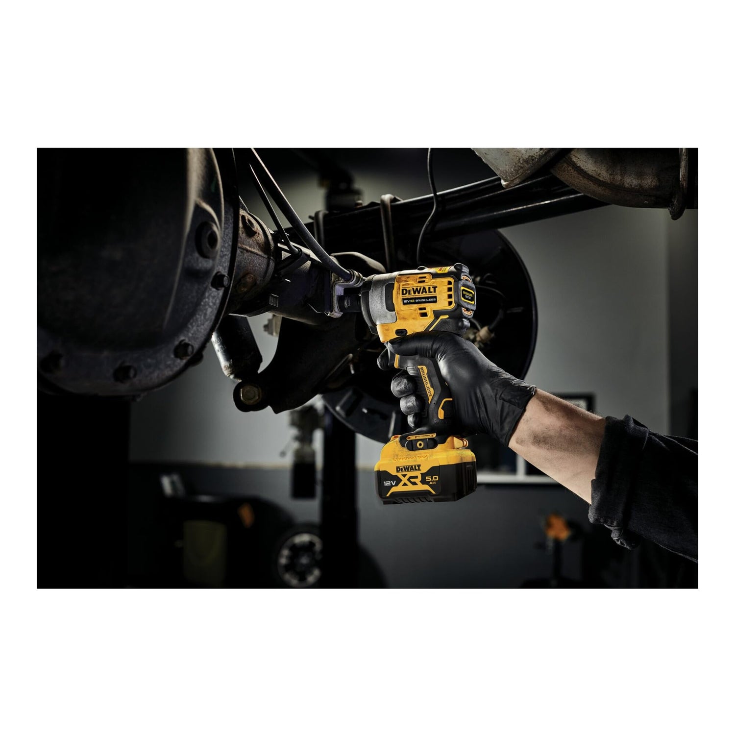DEWALT DCF901P2-QW - Llave Impacto sin escobillas XR 12V 1/2" 340Nm con 2 baterías Li-Ion 5Ah y maletín TSTAK