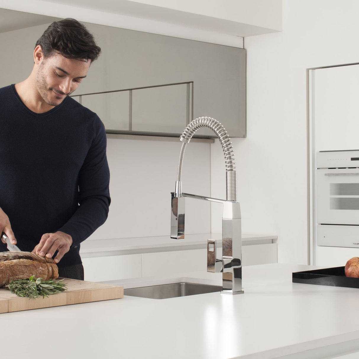 Grohe Eurocube - Grifo de cocina 1/2", aireador extraíble, cartucho de 28 mm, caño giratorio 140°, conexiones flexibles (31395000)