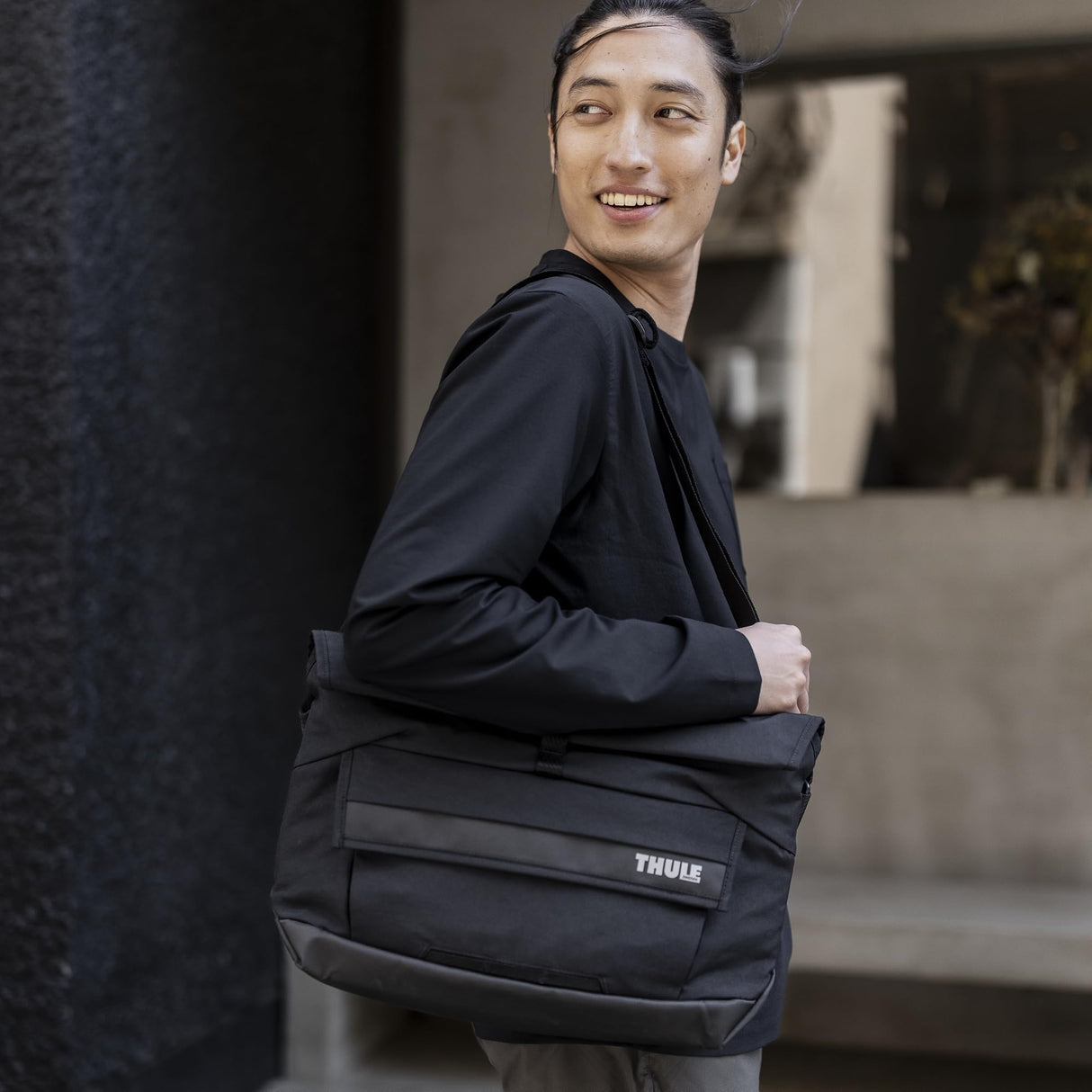 Thule Paramount - Carpeta Messenger con compartimento para portátil