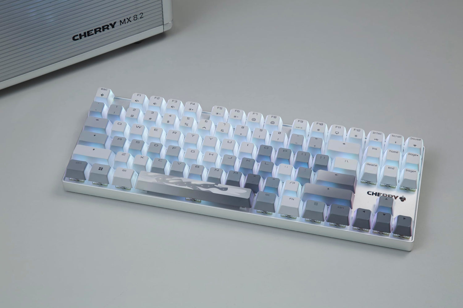 CHERRY MX 8.2 TKL Wireless XAGA, Teclado Gaming Inalámbrico sin Bloque Numérico, Disposición Alemania (QWERTZ), Bluetooth, 2,4 GHz & Cable, Switches MX2A RED, Blanco