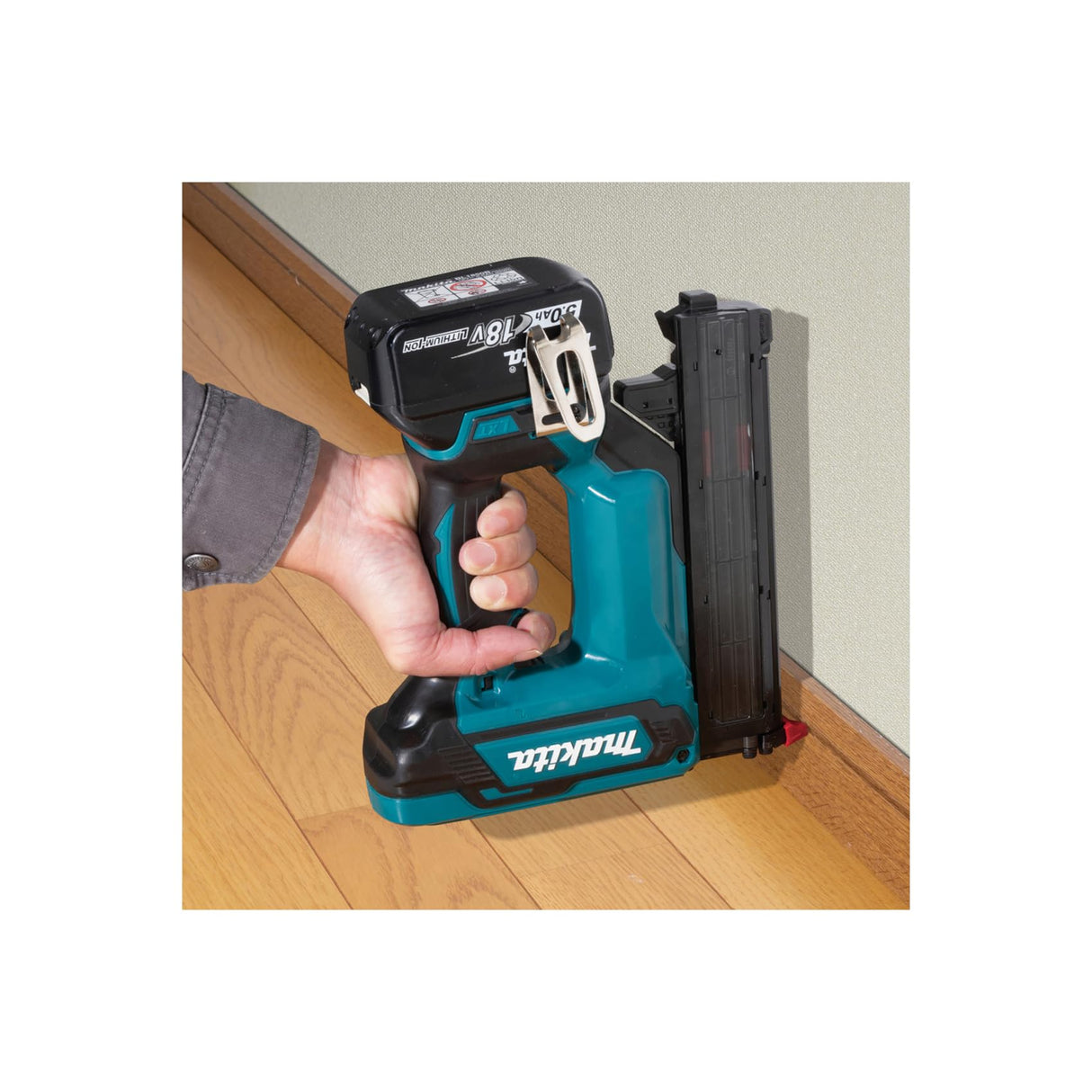 Makita DFN350ZJ 18V Li-ion LXT Brad Nailer suministrado en un maletín Makpac – Baterías y cargador no incluidos