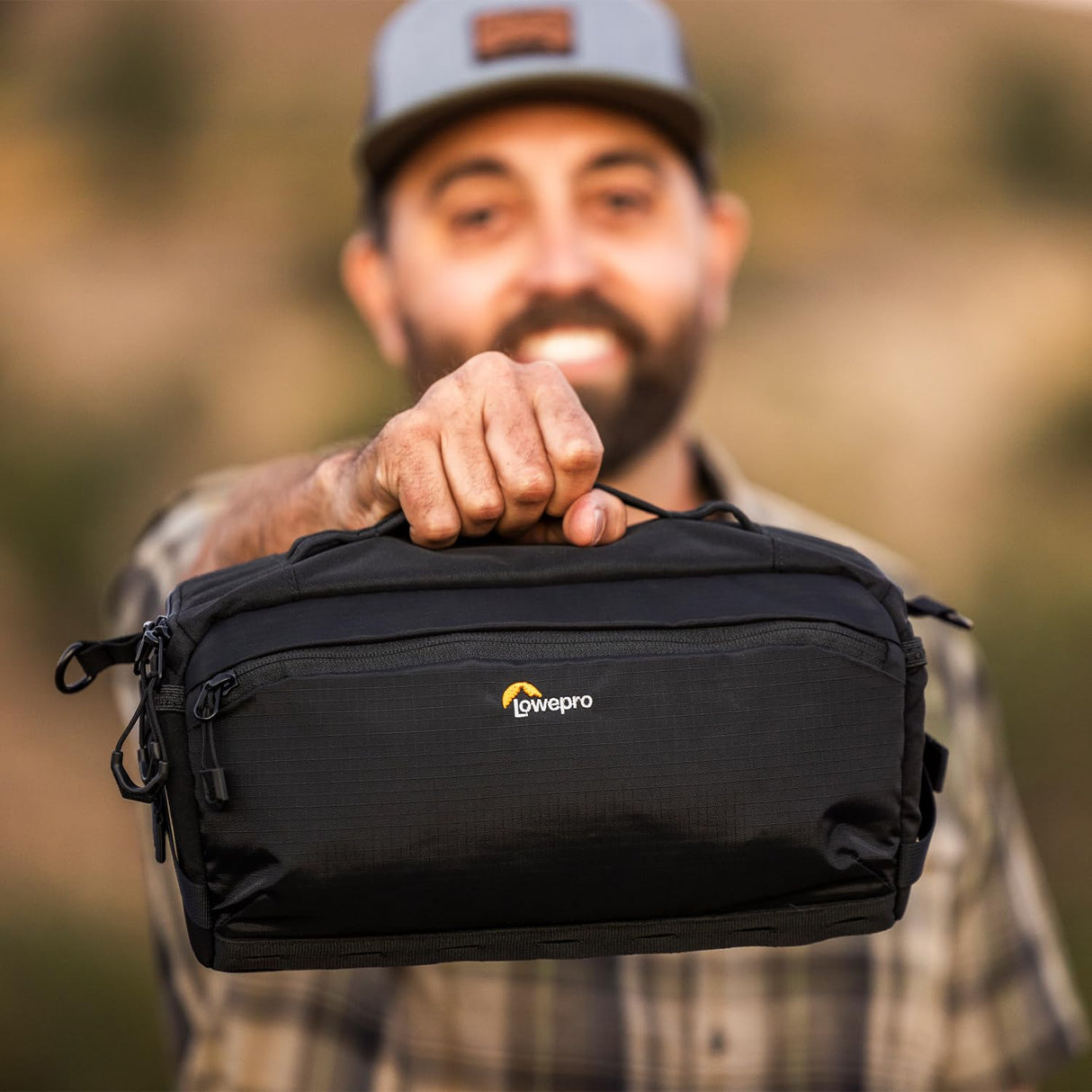 Lowepro ProTactic Lite SLX 110 AW III Bolsa Bandolera para Cámara, Cámara Profesional, Cubierta para Lluvia, Mochila Cruzada Ligera, para Fotógrafo, Videógrafo, Volumen 4L, para DSLR/Sin Espejo