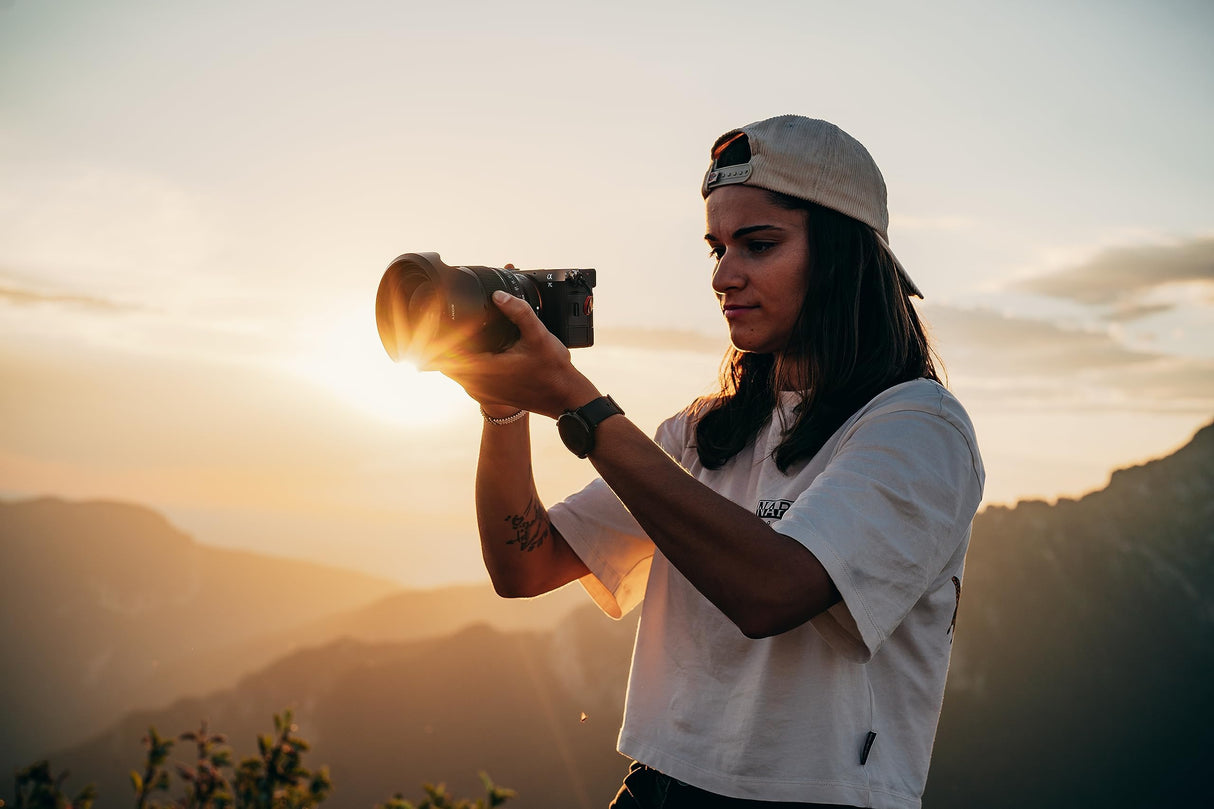 Sony Alpha 7CII Cámara sin Espejo Full-Frame, compacta, 33 MP, autoenfoque en Tiempo Rea, 10 fps, grabación vídeos 4K, Pantalla táctil de ángulo Variable