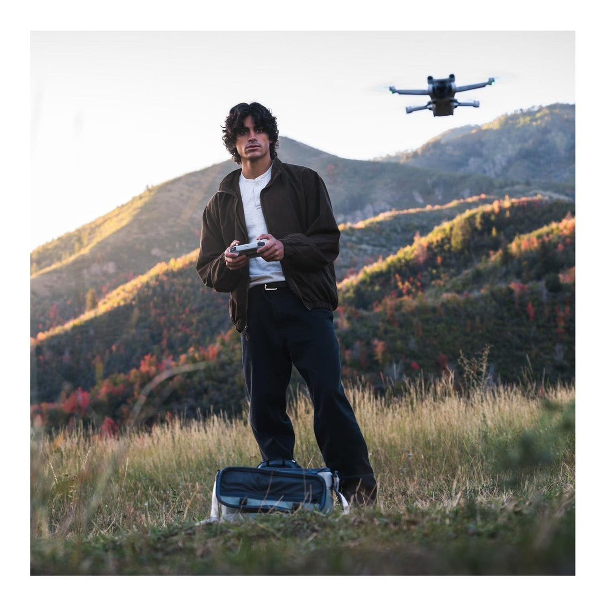 Gomatic Luma Camera Sling 12 L – Bandolera Cámara Resistente al Agua, Organizador Tech con RFID, para DSLR, Mirrorless, Objetivos y Drones – Diseñado por Peter McKinnon, Negro