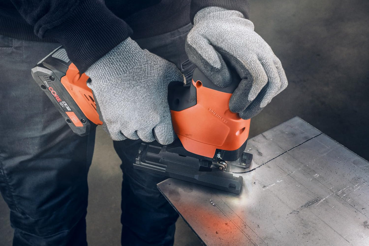 FEIN Sierra de calar a batería para metal y madera con 26 mm de carrera F-IRON Jig 26 AS. Sierra de calar potente y versátil para metal y madera para cortes precisos y curvos.Sin batería y cargador