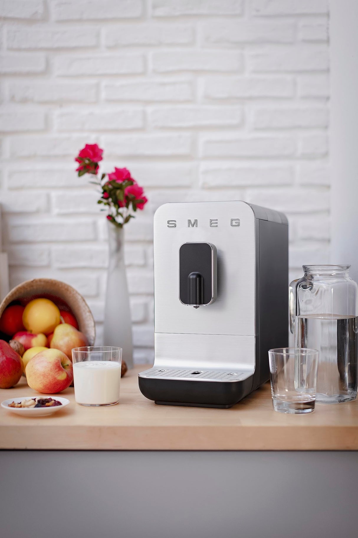 SMEG bcc01blmeu Cafetera automatica, 1350 W, 1.4 litros, Plastic, Black