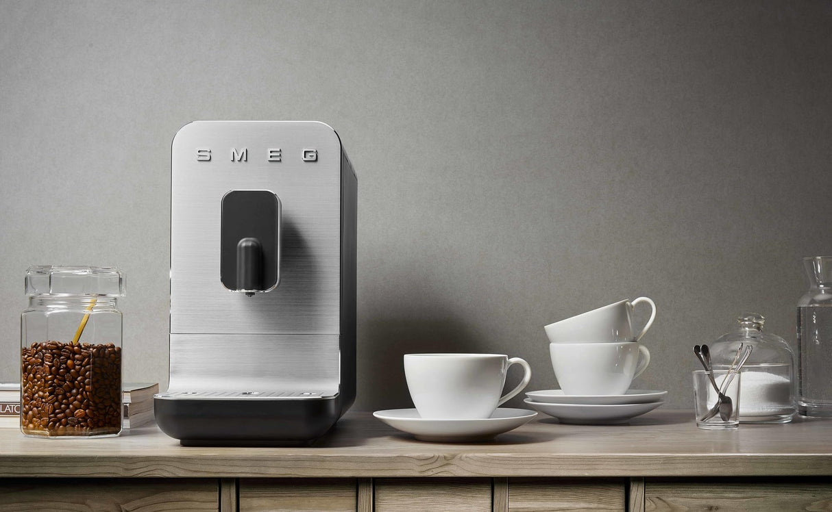 SMEG bcc01blmeu Cafetera automatica, 1350 W, 1.4 litros, Plastic, Black