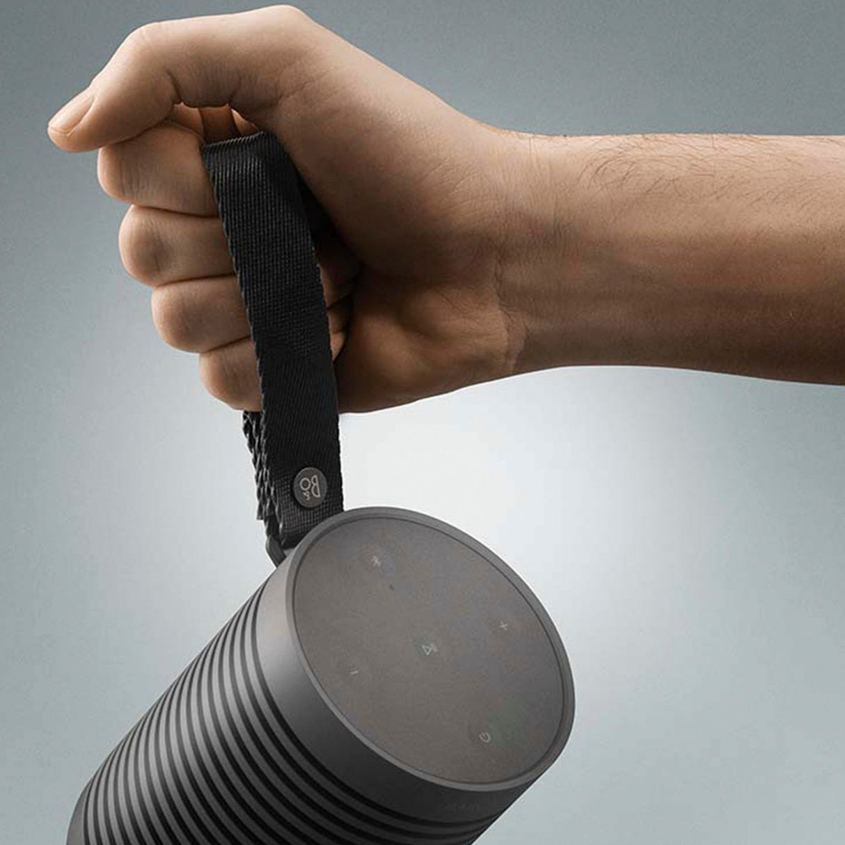 Bang & Olufsen Beosound Explore Altavoz de 360 Grados Bluetooth Portátil Inalámbrico de Alta Gama,Casa y Viaje,IP67 Resistente al Agua y Polvo,Hasta 27 horas Black Anthracite