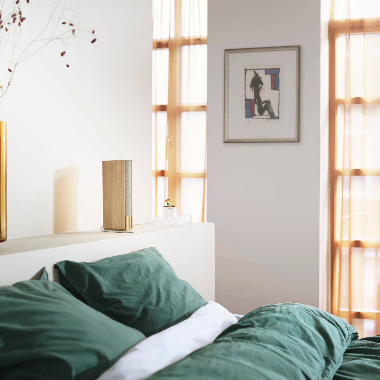Bang & Olufsen Beosound Emerge Altavoz Delgado y Compacto diseñado para colocarlo en una estantería con Bluetooth, WiFi y un Sonido Ultraamplio, Certificado Cradle to Cradle Gold Tone