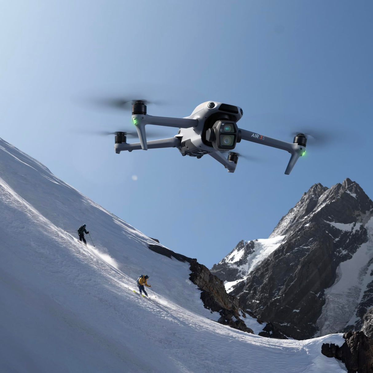 DJI Air 3S (RC-N3), dron con cámara 4K, dron con doble cámara con cámara gran angular con CMOS 1", vídeo en 4K/60 fps HDR y 14 pasos de rango dinámico, 45 min de tiempo máximo de vuelo