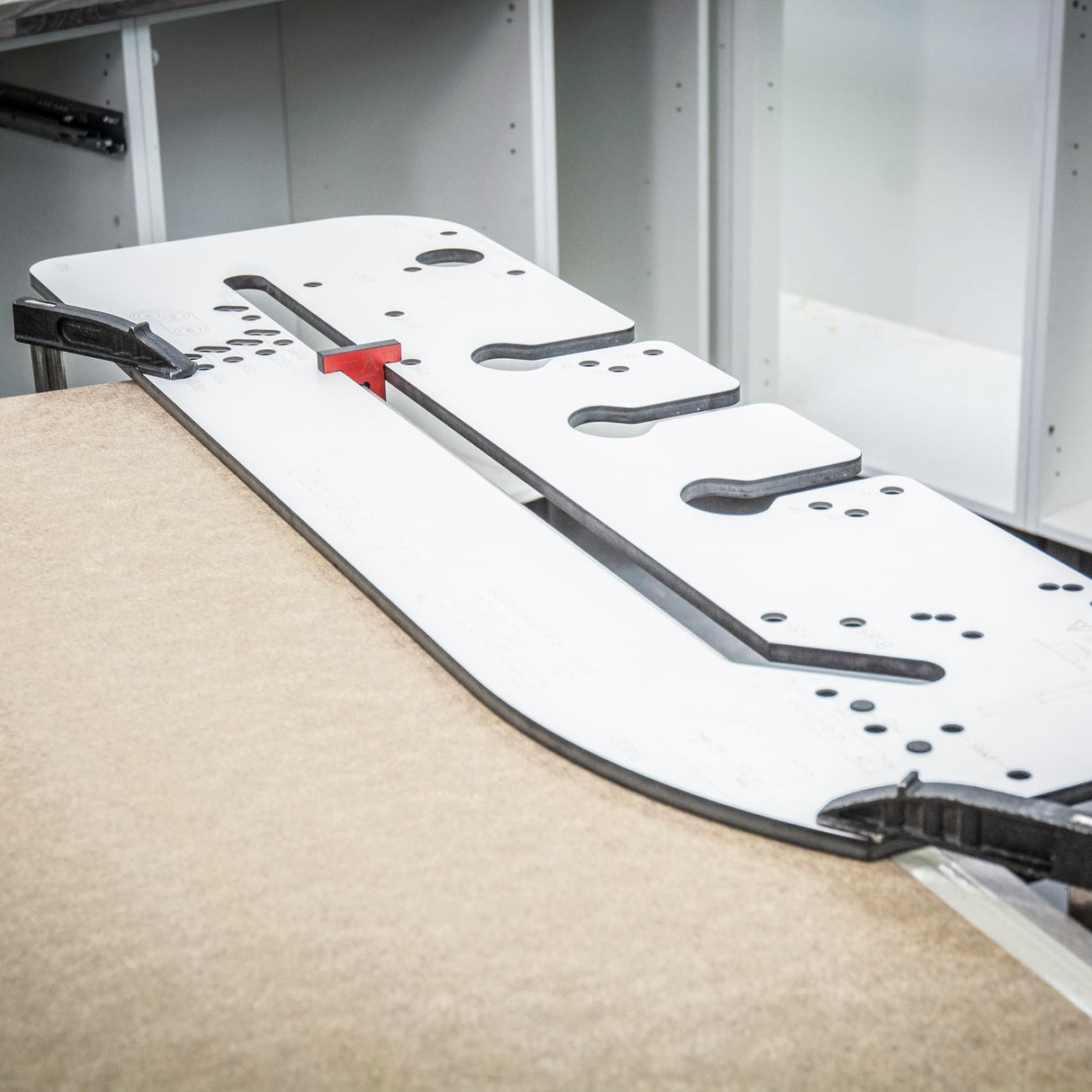 Trend Professional Jig Multi-Material para Encimeras de Cocina, para Juntas de Inglete Mason, Hasta 950mm, Alineación de Borde Frontal, KWJ950/PRO