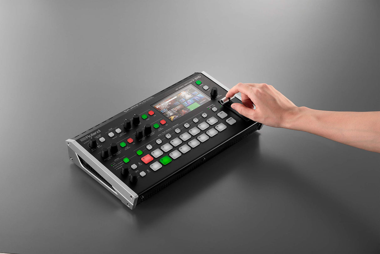 Conmutador de vídeo Roland V-8HD — Trabajo con HDMI, monitor de previsualización con multiview integrado en formato ultraportátil
