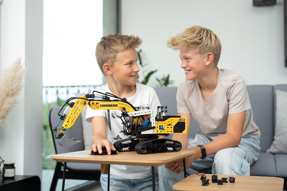 fischertechnik 576450 Liebherr R938 Excavadora Neumática – Kit de construcción Realista para niños Desde 10 años y Adultos, 689 Piezas, Amarillo