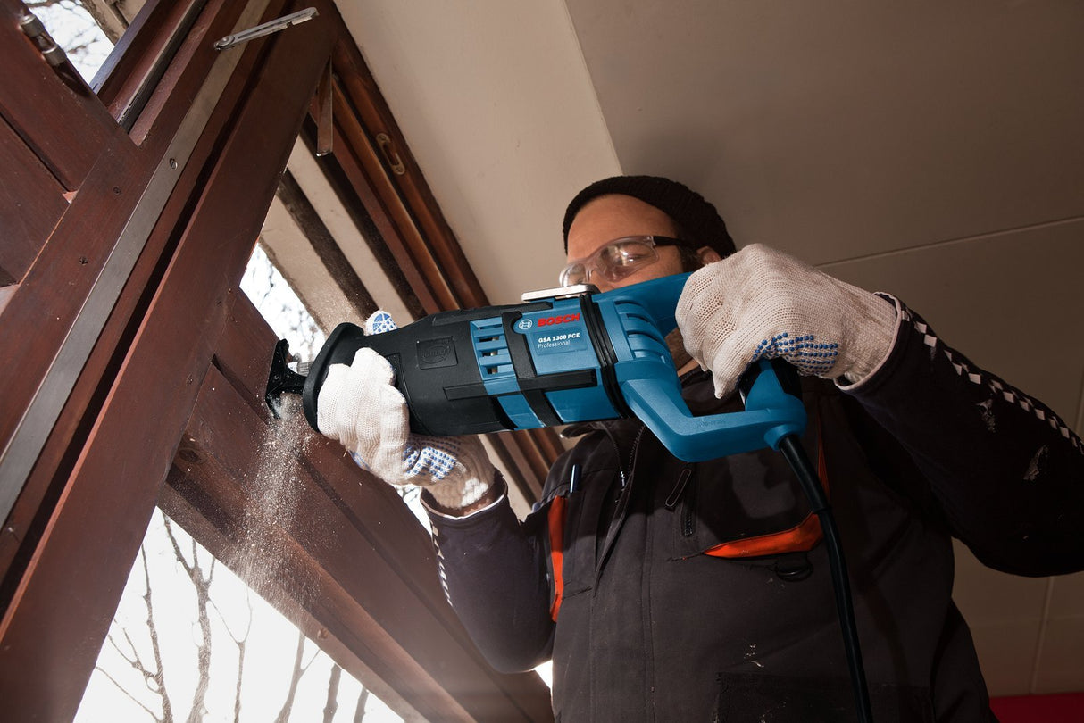 Bosch Professional GSA 1300 PCE - Sierra sable (1300 W, 0 – 2.900 cpm, profundidad de corte 230 mm, en maletín)