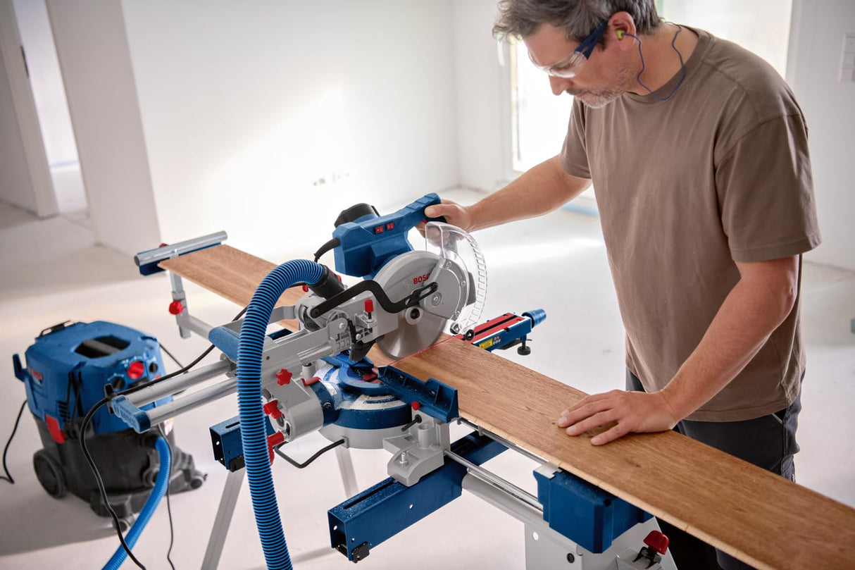 Bosch Professional ingletadora telescópica GCM 305-216 D (cortes hasta 66 x 305 mm, incl. 1 disco de sierra, 2 soportes de pieza, saco para polvo, mordaza)