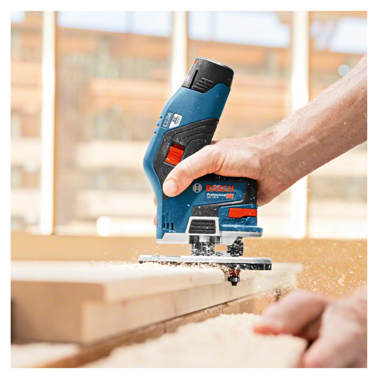 Bosch Professional 12V System GKF 12V-8 - Fresadora de cantos a batería (Brushless, 13000 rpm, pinzas Ø 6 mm / 8 mm, sin batería, en caja)