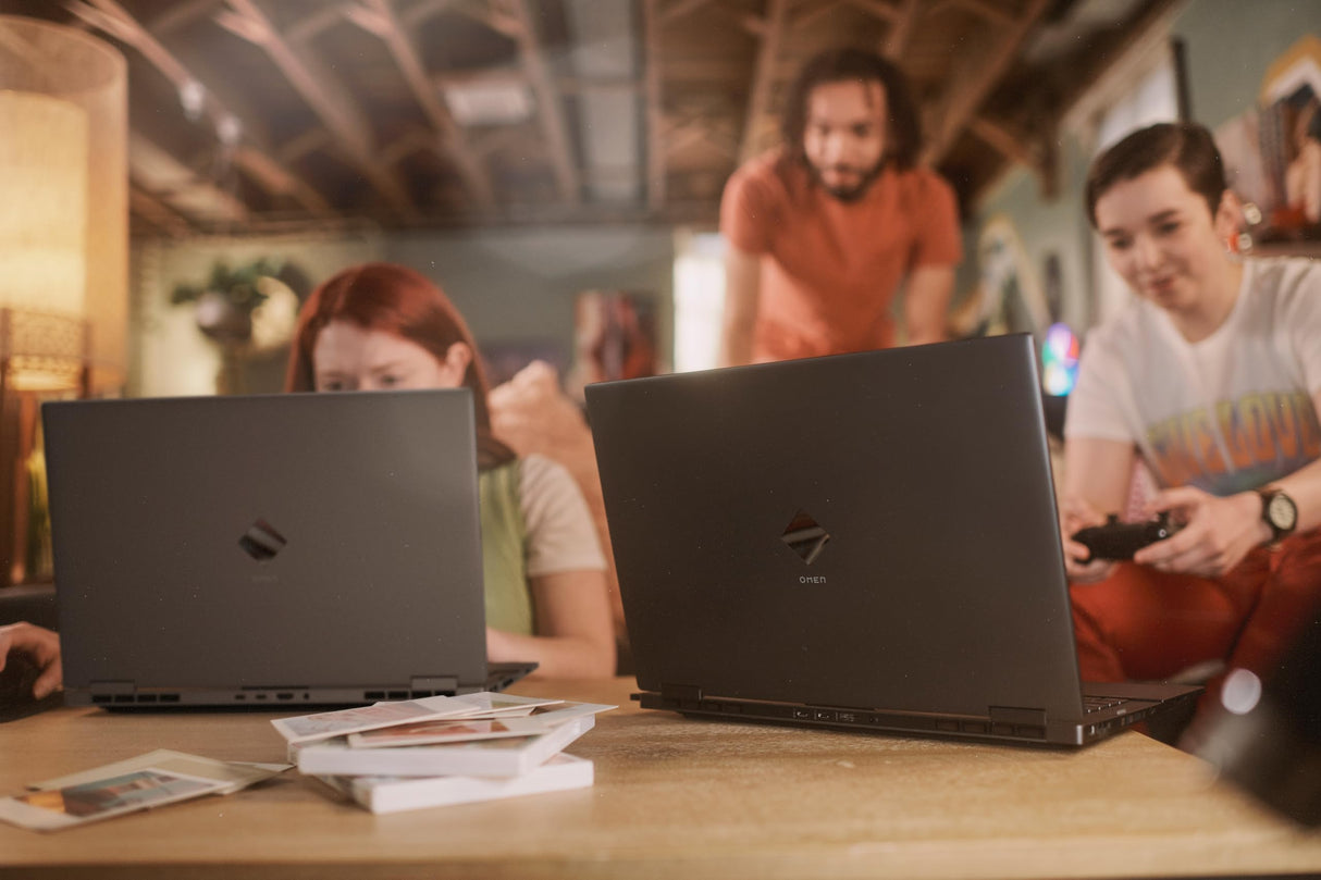 HP OMEN 16-n0000sf PC Portable Gaming 16,1" FHD IPS (AMD Ryzen 7 6800H, RAM 16 GB, SSD de 1 TB, NVIDIA GeForce RTX 3070 Ti, AZERTY, Windows 11 Familia) Plata Mica