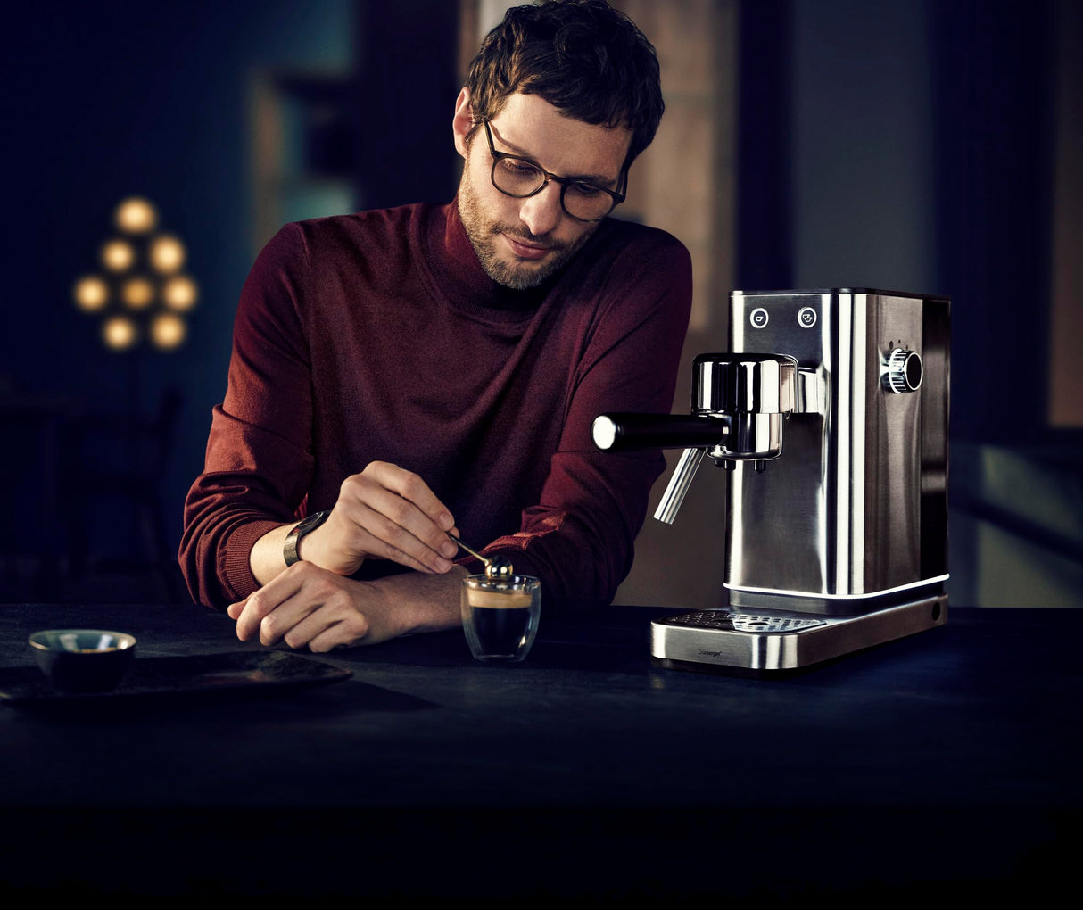 WMF Lumero - Cafetera expreso con 3 portafiltro, 1400 vatios, para 1-2 tazas de expreso, 15 bares, reposavasos, espumador de leche, prensador de café, luz led, acero inoxidable mate