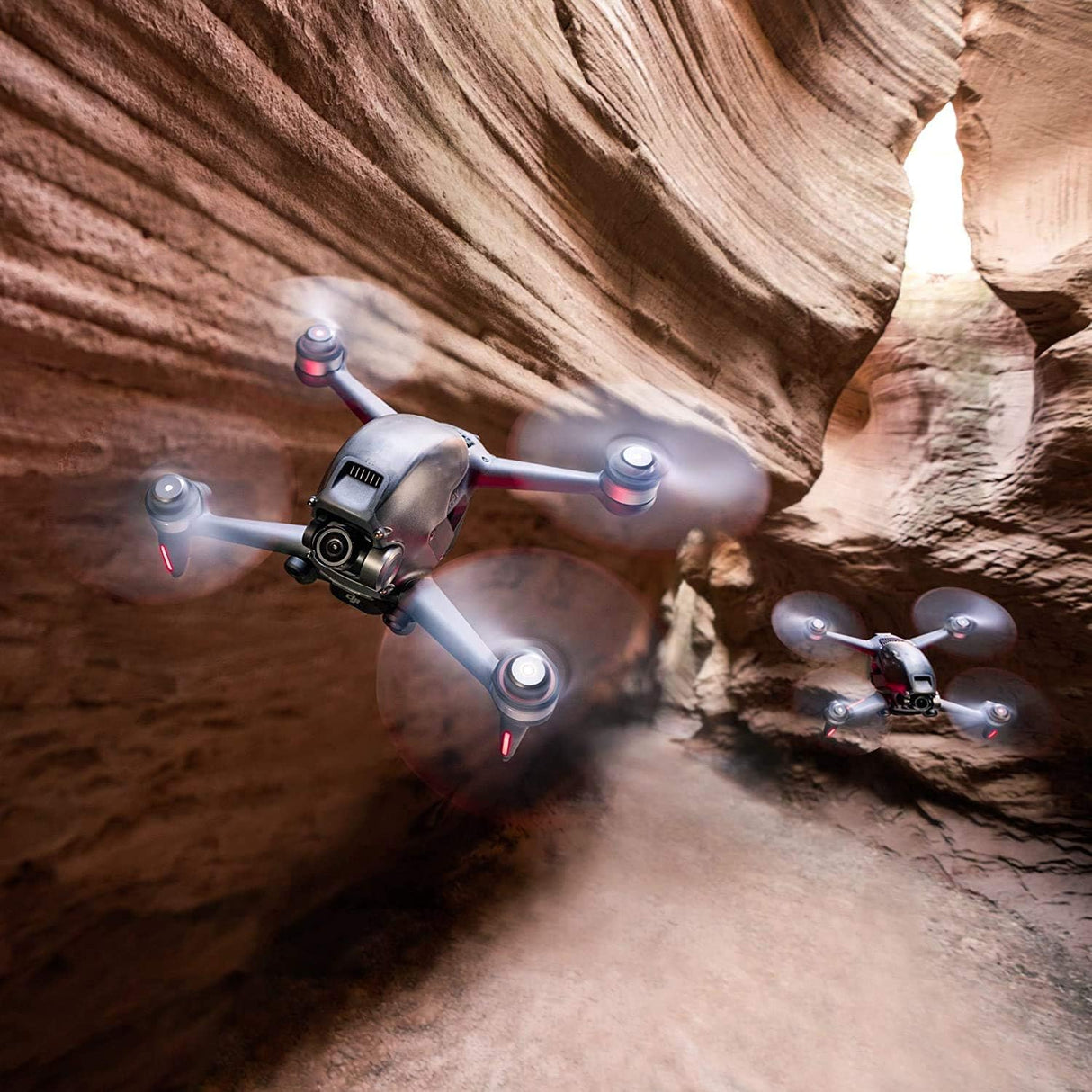 DJI FPV Pack Explorer, Experiencia de Vuelo inmersivo, Campo de visión superamplio de 150° 4K/60 fps, transmisión de vídeo HD a 10 km con Baja latencia, Freno y Vuelo estacionario de Emergencia