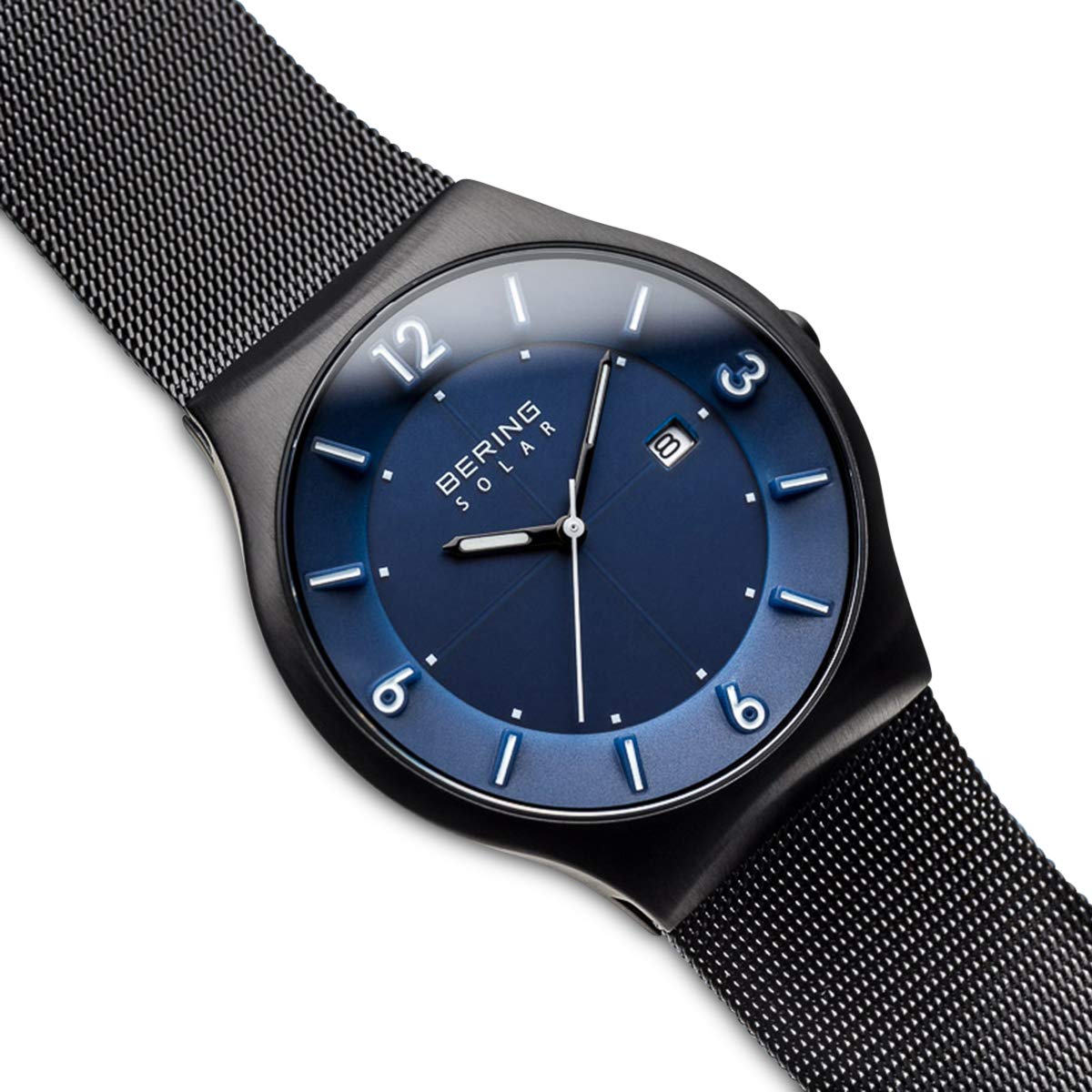 BERING 14440-227 Reloj solar para hombre con caja de acero inoxidable de 40 mm con acabado negro y esfera azul, correa milanesa, cristal de zafiro y resistencia al agua de 5 ATM