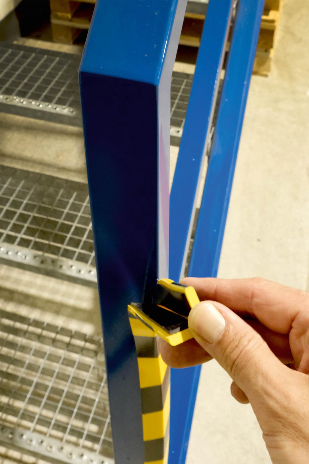 Durable Perfil protector de esquinas C20 magnético, 1 m, paquete de 5 unidades, color amarillo/negro, 1111130