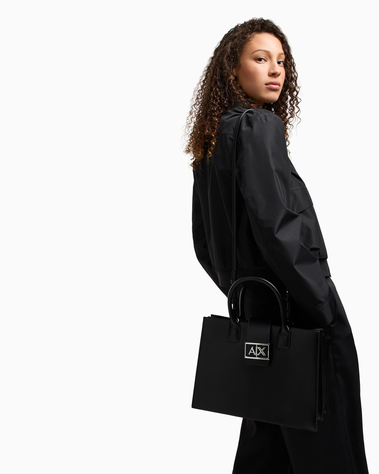 Armani Exchange Jodie, Sustainable, Logo Plate Closure, Medium Tote Mujeres, Negro, Talla única