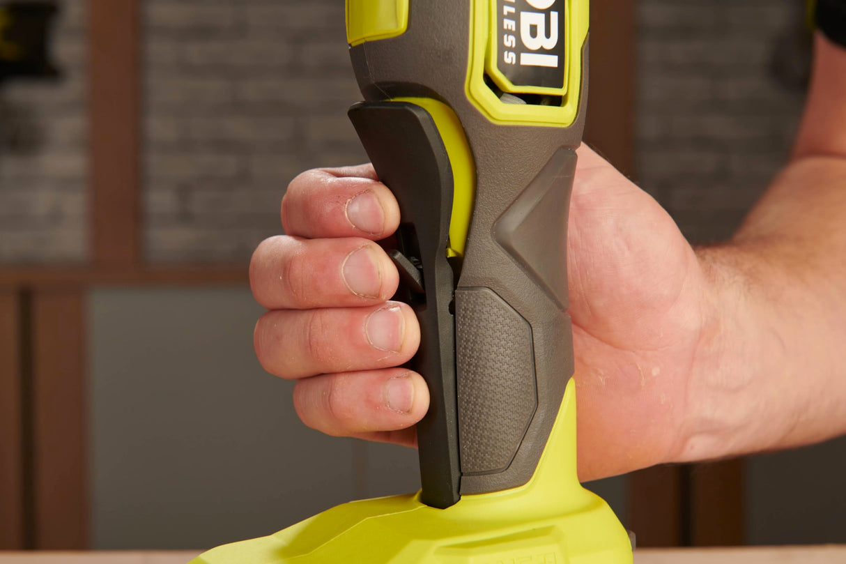 RYOBI - Amoladora angular de 2000 W diam. 230 mm - 6600 rpm - Mango trasero orientable 180° - Soft Start - Viene con 1 disco para desbarbar metal diam. 230 mm y 1 llave de servicio - EAG2000-G