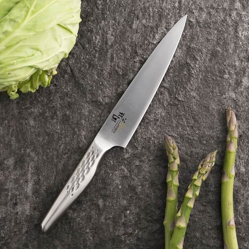 KAI Seki Magoroku Shoso Juego de cuchillos 3 piezas - Cuchillo multiusos de 12 cm, Cuchillo multiusos de 15 cm, Santoku de 16,5 cm - Acero 5CR15MoV 56 (±1) HRC - Mango de acero inoxidable 18-8