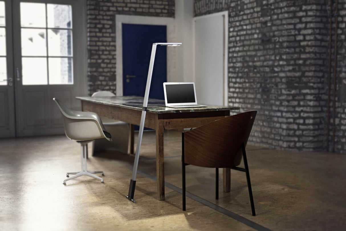 LUCTRA Lámpara de pie Flex Design LED regulable, batería recargable para 25 horas de funcionamiento, portátil, 923123, aluminio