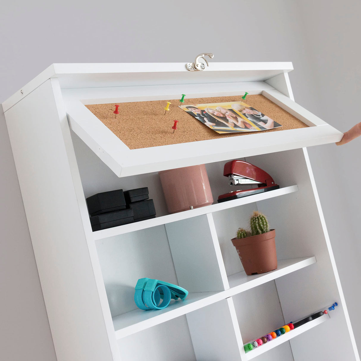 InnovaGoods® Mesa plegable de pared Woldy, mesa con pizarra y estantería, mesa plegable multifunción para trabajar y ahorrar espacio, Medidas 80x50x18 cm, Color Blanco