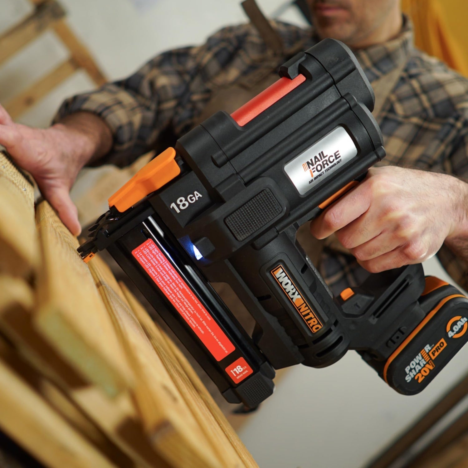 WORX WX844.9 Grapadora sin cable Nitro 20V | grapadora sin cable dispara hasta 80 grapas por minuto| grapadora alimentada por batería con liberación sin herramientas| PowerShare - Solo herramienta