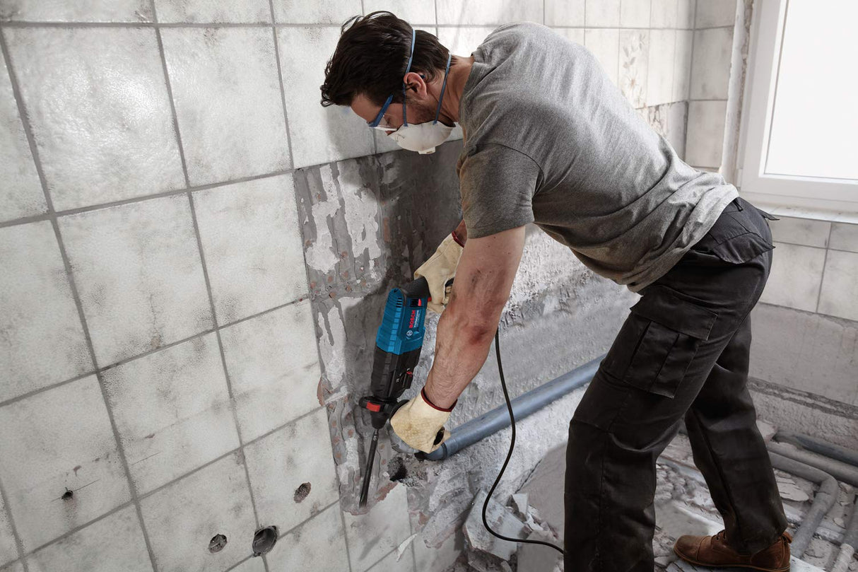 Bosch Professional Martillo Perforador GBH 240 (con SDS plus, 790 W, con Empuñadura Auxiliar, Tope de Profundidad de 210 mm, Portabrocas, Maletín de Transporte)