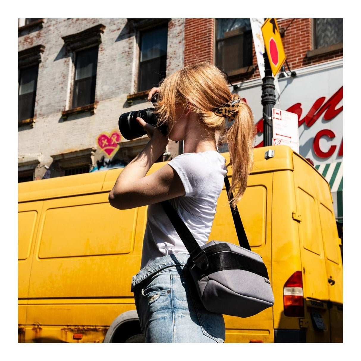 Gomatic Peter McKinnon Luma Camera Sling 9L | Camera Bag | Photography Shoulder Bag | Messenger Bag Travel Bag | Sling Bag for Photographers | Camera Pack Crossbody Bag | Shoulder Bag - Rojo óxido