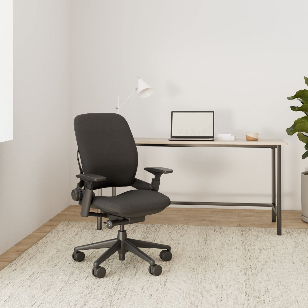 Steelcase Leap, silla de oficina ergonómica con sujeción lumbar regulable en altura y brazos regulables Ónix