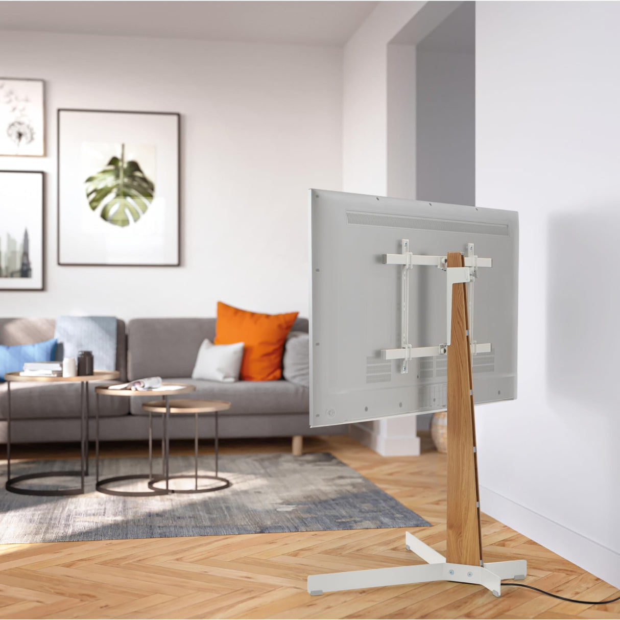 Vogel's TVS 3695 - Soporte para televisor de 40 a 77 Pulgadas, máx. 50 kg, Giratorio hasta 90°, VESA 600 x 400, Soporte de TV de Madera de Roble y Acero con certificación PEFC