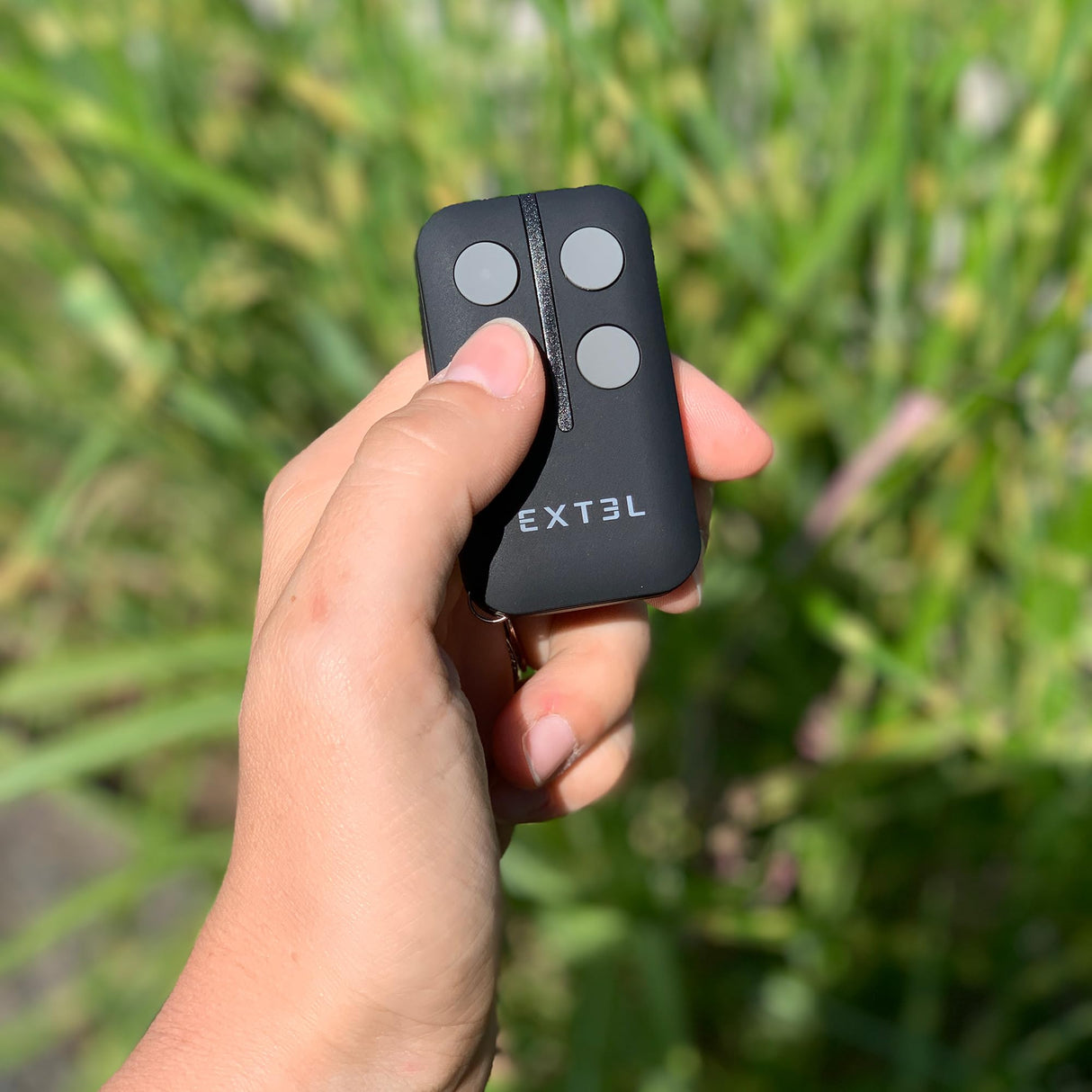 EXTEL – Motorización conectada a brazos articulados para puerta batiente: 2,5 m/250 kg por batiente – XB250 Umii – 761005