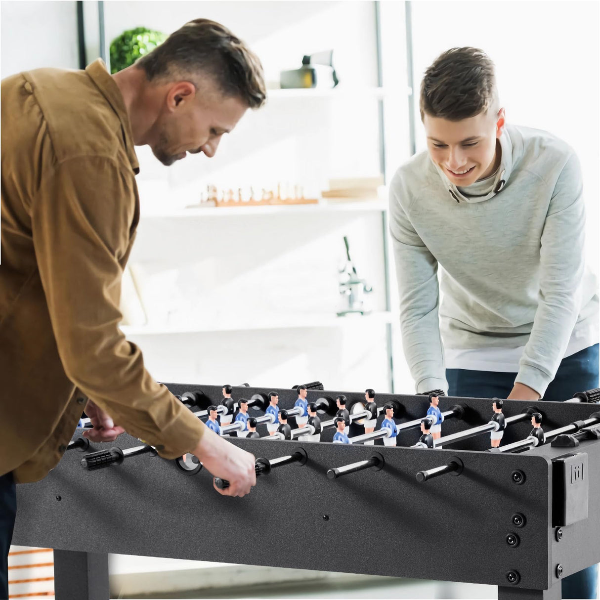 VEVOR Mesa de Futbolín, Tamaño Estándar, Ideal para Interiores, Hogar, Familia y Sala de Juegos, Juego de Fútbol Resistente, Incluye 2 Pelotas, Marcador y 2 Portavasos, 1212 x 610 x 838 mm, Negro