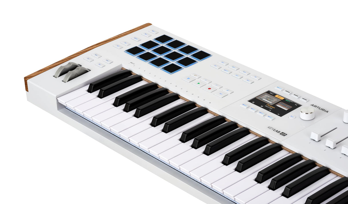 Arturia KeyLab 49 MK3 White, teclado c/controlador MIDI producción, paq. software todo-en-1-49 teclas, 9 codificadores, 9 faders, 1 rueda modulación, 1 rueda inflex. tono, 12 almohadillas - Blanco