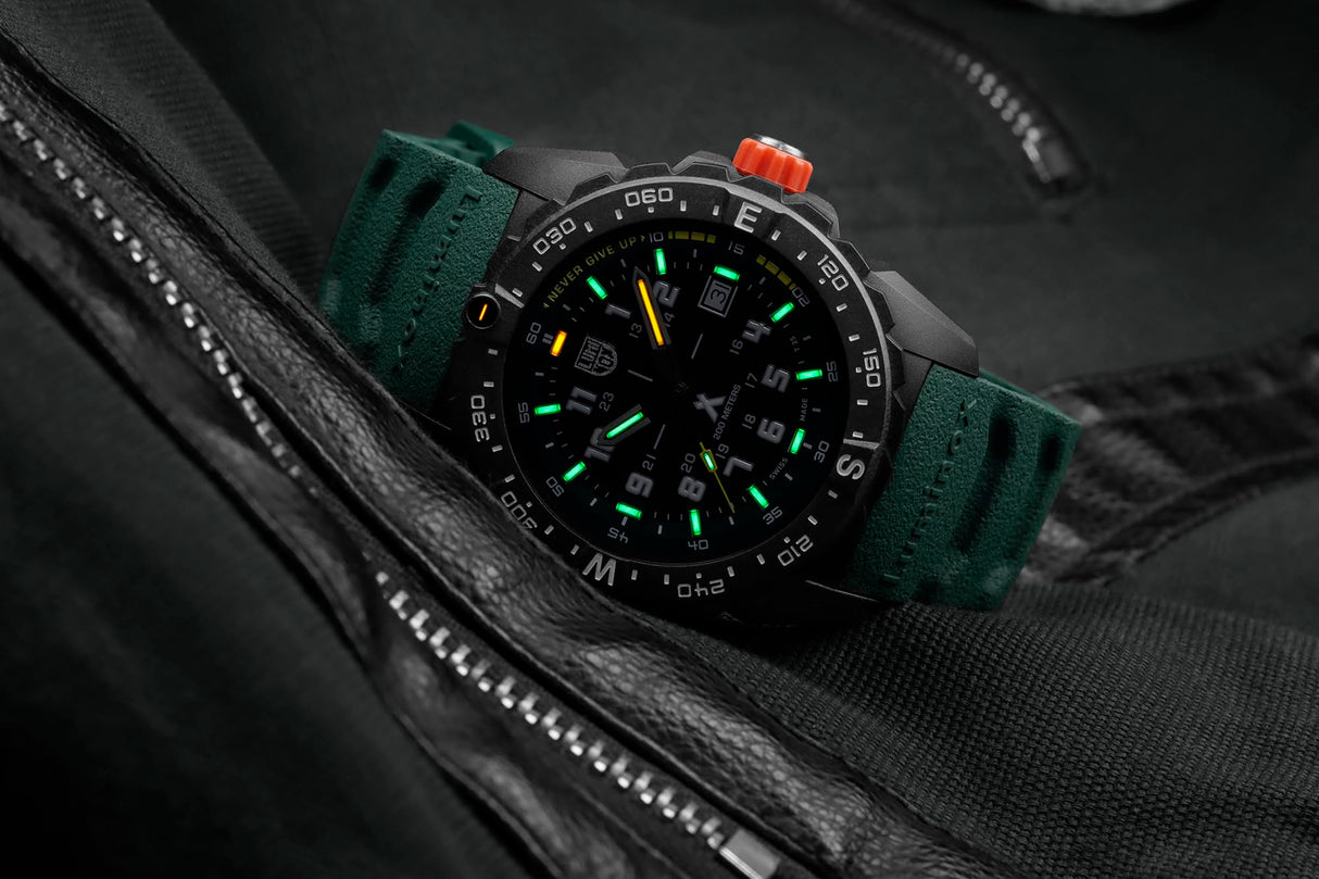 Luminox Reloj Analógico para Hombres de Cuarzo Suizo con Correa en Caucho XB.3735