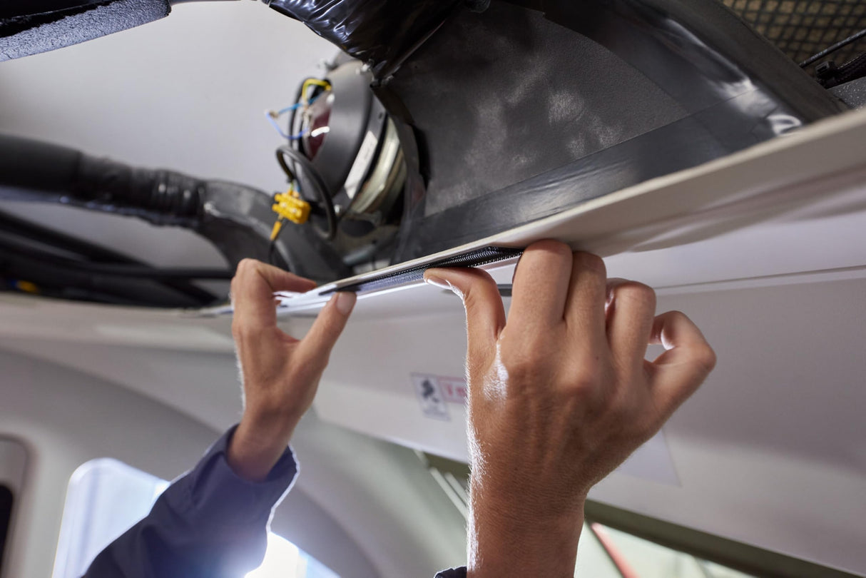 3M Dual Lock SJ354D Sistemas de cierre reposicionable - Se une bien a numerosos plásticos como polipropileno o polietileno y pinturas críticas, 25 mm x 10 m, negro, 5.7 mm, 1 unidad