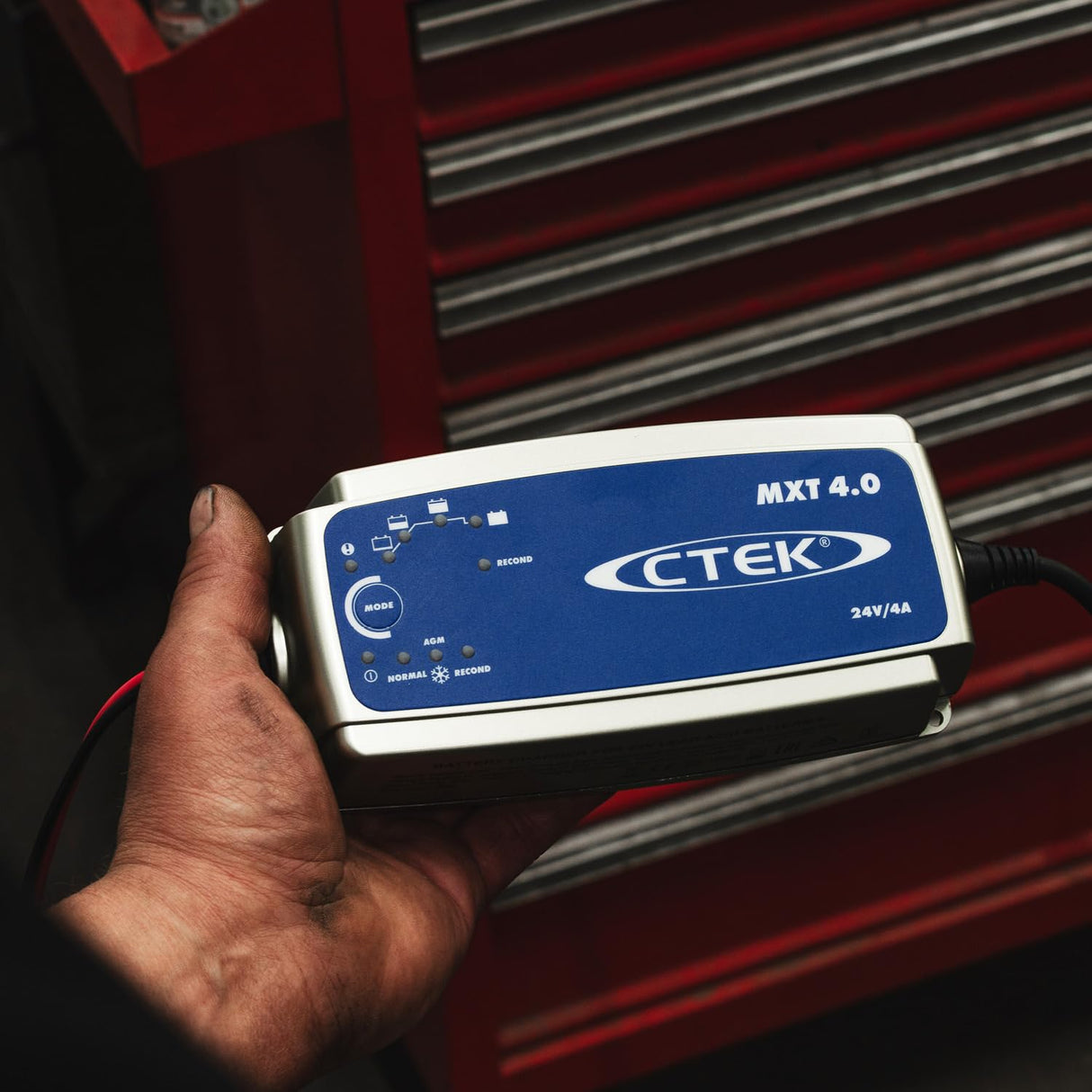 CTEK MXT 4.0 Cargador De Batería 24V De 8 Pasos para Baterías Pequeñas De 24V En Vehículos Comerciales, Sillas De Ruedas Y Limpiadoras Industriales, Modo De Reacondicionamiento Y AGM