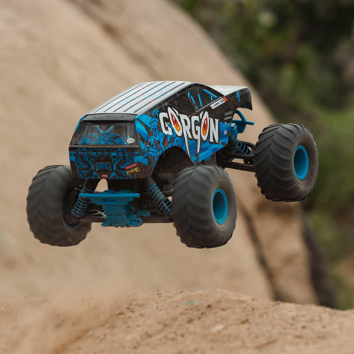 ARRMA 1/10 Gorgon 2WD RTR Monster Truck Mega 550 14T Motor de Cepillo, Espectro SLT2 2,4 GHz, Incluye batería NiMH de 3300 mAh y Cargador USB-C S120, Color Azul