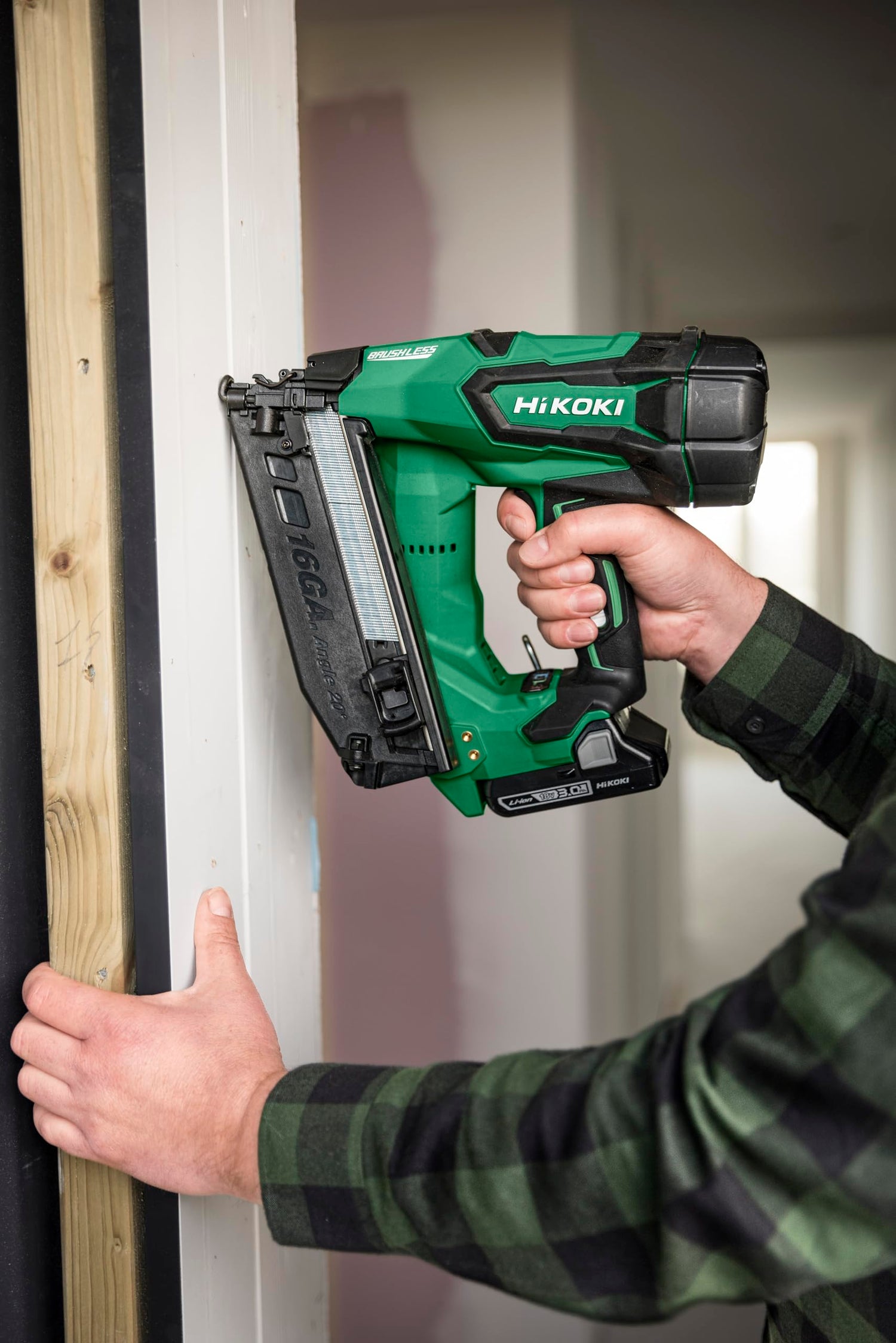 HIKOKI Akku Stift Nagler NT1865DBSL (18V, (2,0 Ah) Li-ion Akkus, Stiftlänge: 25-65 mm, Stifttype: SK-Stift (16 Ga), Eintreibgeschwindigkeit: 3 Stück pro Sek.) Lieferumfang alles im HSC IV Koffer.