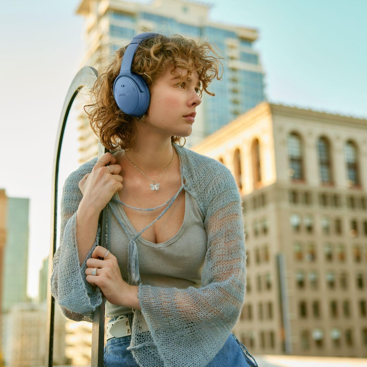Bose QuietComfort Headphones, Auriculares inalámbricos con cancelación de ruido, Auriculares de diadema con Bluetooth, micrófono y cable con hasta 24 horas de autonomía, Azul Oscuro - Edición Limitada