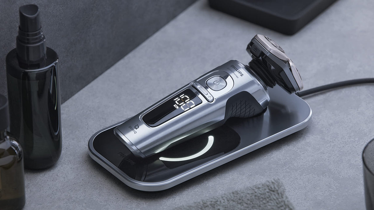 Philips Serie 9000 Prestige Afeitadora Eléctrica Hombre, Máquina de Afeitar Barba con Barbero, 72 cuchillas, 60min de uso, En Seco y Húmedo, Recargable, Base Carga QI, Naricero, SP9871/22, Cromo