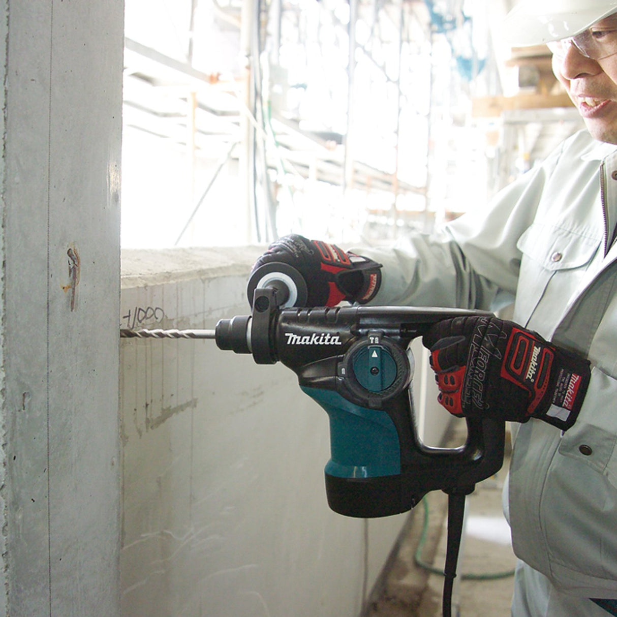Makita HR2800 - Martillo Ligero 28Mm