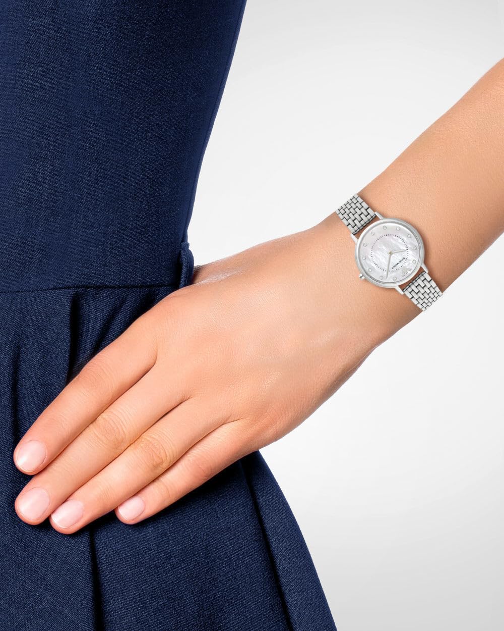 Emporio Armani Reloj Mujer, Movimiento de dos agujas, caja de acero de 28mm con correa de acero, AR2511, Tono plata y blanco perla