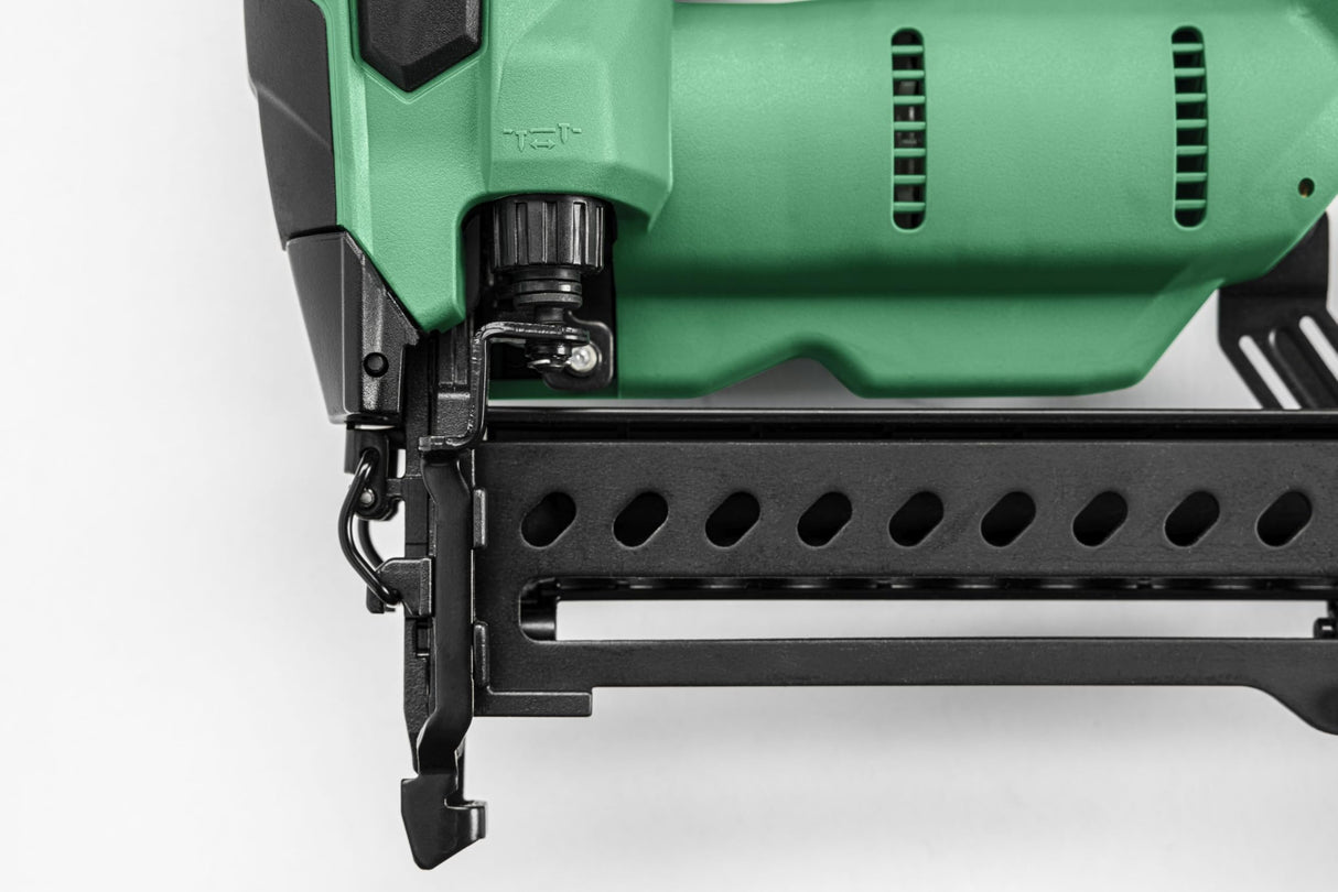 HiKOKI Grapadora de batería – 18 V, 13-40 mm, ion de litio, luz LED, ajuste de profundidad sin herramientas, accionamiento por resorte neumático, motor sin escobillas, disparo conmutable, incluye 2